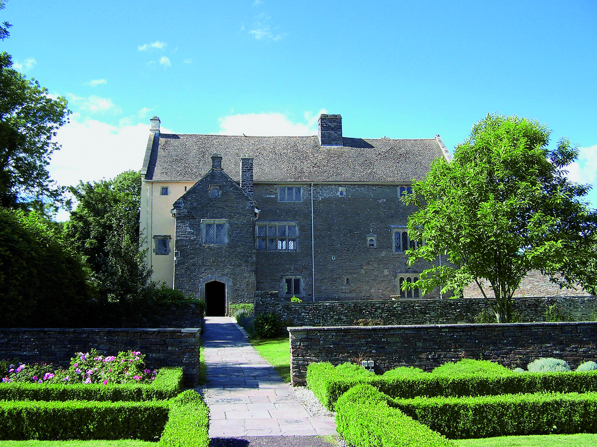 Llancaich Fawr Manor